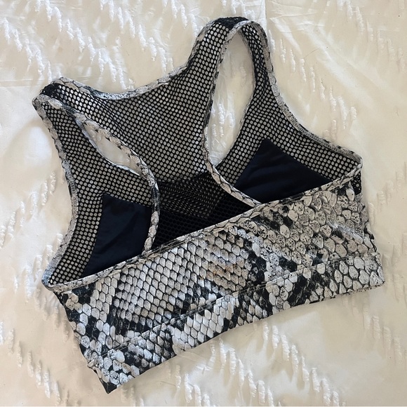 Varley Gray Snakeskin Print Fishnet Sports Bra XS - Picture 2 of 4